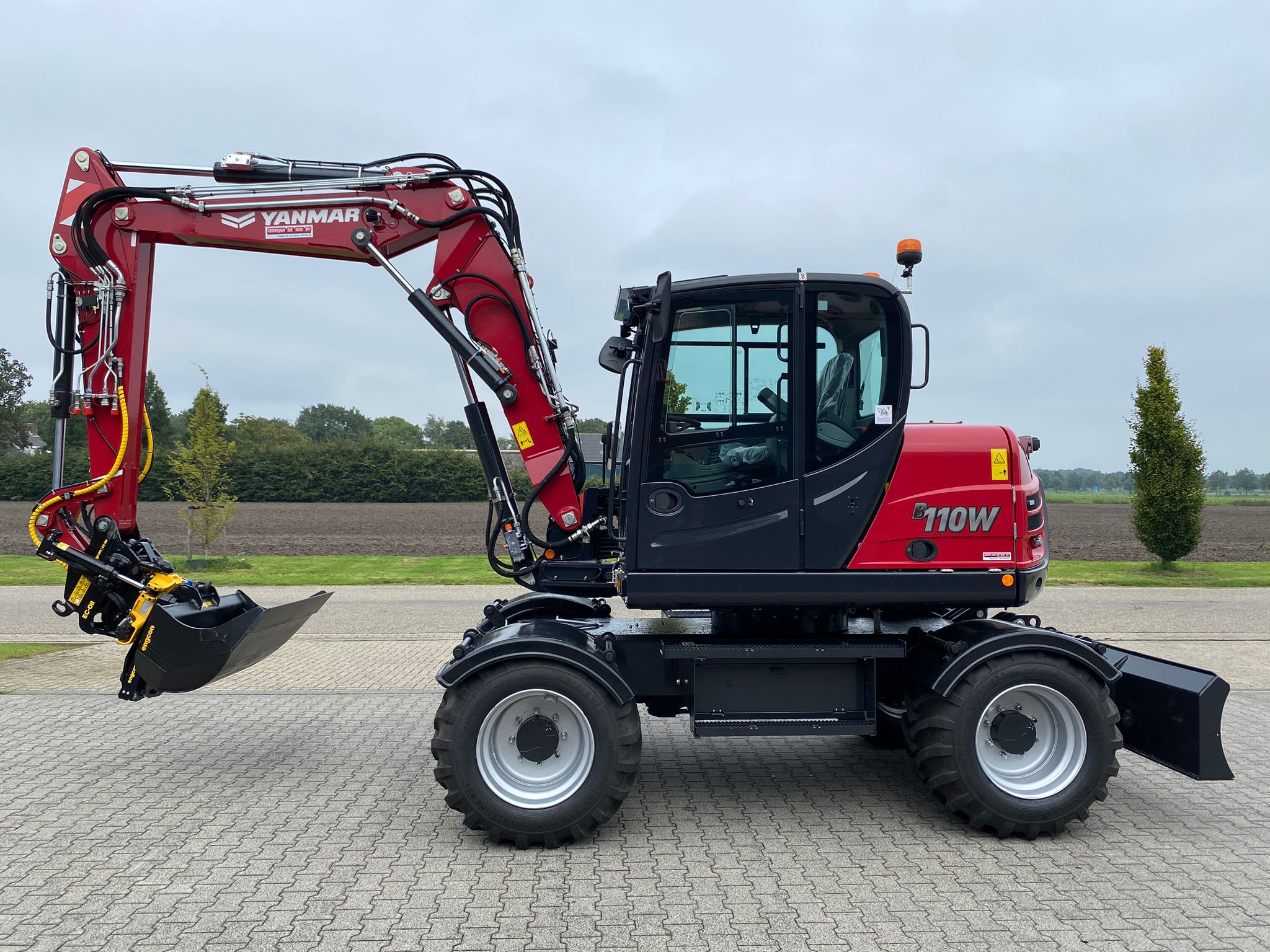 Mobiele midi graafmachine Yanmar B110W