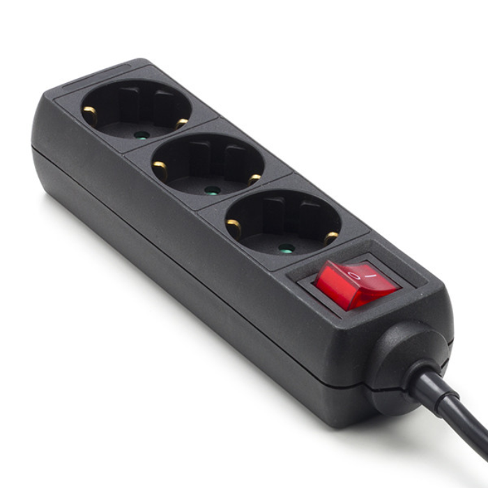 EGT STEKKERDOOS 3V+KNOP 1,5M 3X1,5Q ZWART