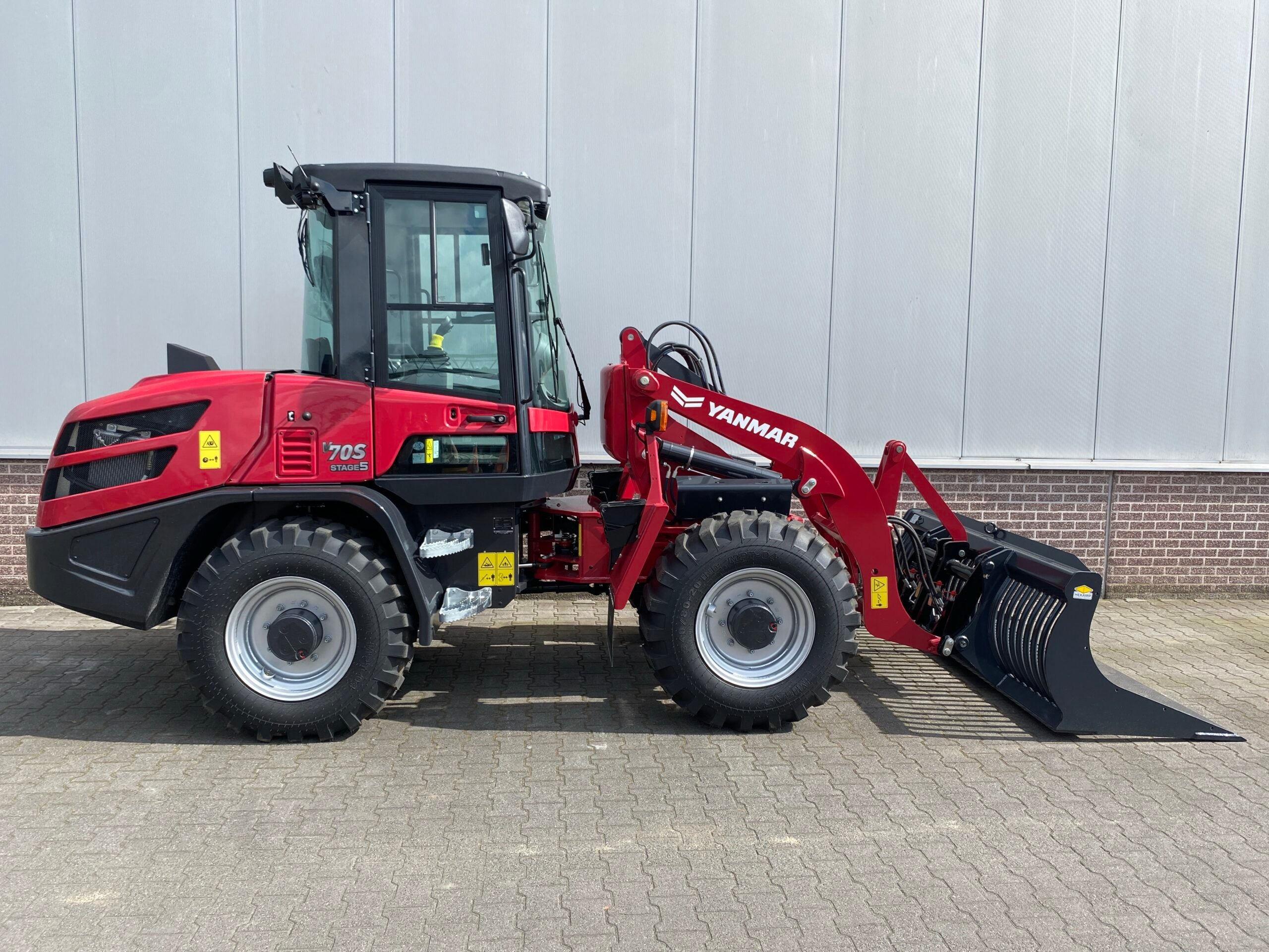 Wiellader zwenklader Yanmar V70S-5